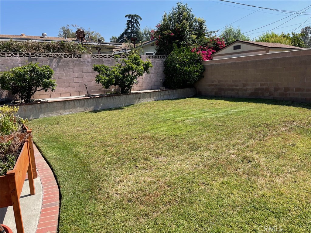 https://media.crmls.org/medias/842b08ff-6539-49cd-98c0-4ba844149dce.jpg?preset=X-Large