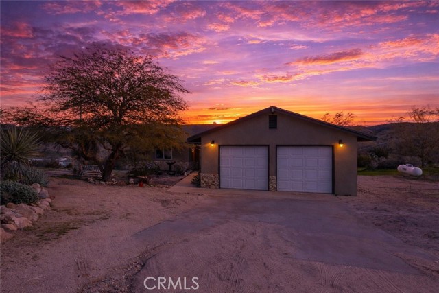 11585 Manana Drive, Morongo Valley CA: https://media.crmls.org/medias/842c0800-bfca-4aaa-90ce-2e6cafc9af28.jpg