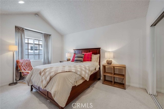 Detail Gallery Image 16 of 24 For 2461 Oneida St #B,  Pasadena,  CA 91107 - 4 Beds | 2/1 Baths