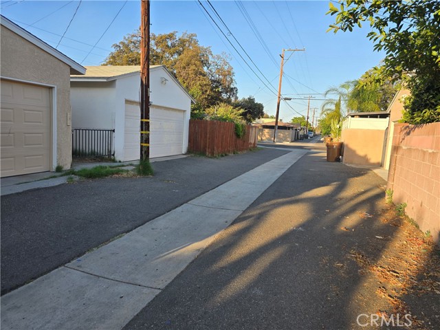 706 W Orangethorpe Avenue, Fullerton CA: https://media.crmls.org/medias/842e2191-10a9-492f-8bed-7ca80a5bf573.jpg