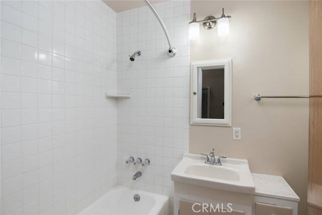 3311 W Alameda Avenue, Burbank CA: https://media.crmls.org/medias/842e2e60-dd54-4b90-ad43-85e9e8434e70.jpg