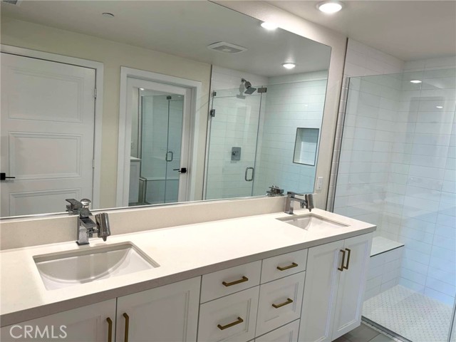16450 Veterans Way, Tustin CA: https://media.crmls.org/medias/842e53fd-bb0e-4432-b508-b41a5002d6ea.jpg