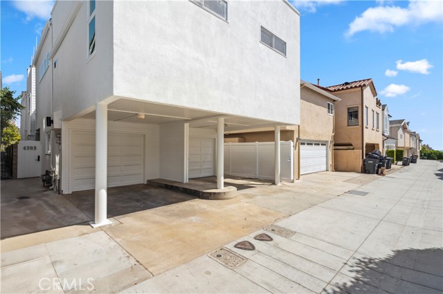 439 1/2 Carnation Avenue, Corona del Mar CA: https://media.crmls.org/medias/842f03c4-185b-49af-b50e-d2cd53bb367a.jpg