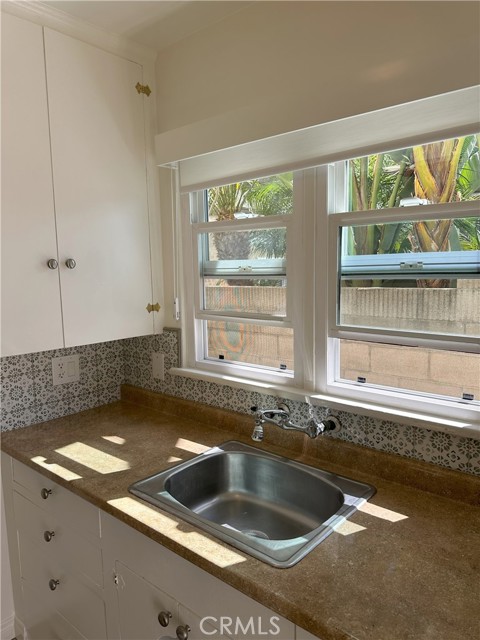 220 Cliff Drive, Laguna Beach CA: https://media.crmls.org/medias/842f5808-79f9-4bbd-8b23-af7fcbea04cc.jpg
