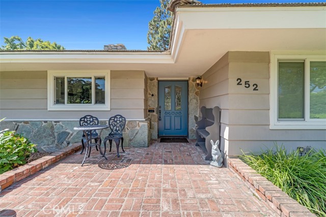 252 W 15th Street, Upland CA: https://media.crmls.org/medias/842fe9af-a906-4f69-a1ab-5ea58ce7d253.jpg