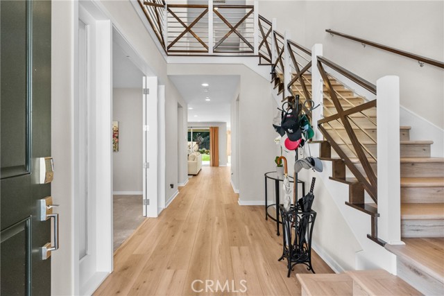 Detail Gallery Image 3 of 56 For 28332 Clarion, Canyon Country,  CA 91350 - 5 Beds | 4/1 Baths