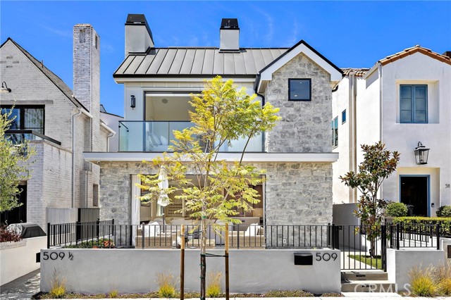Detail Gallery Image 10 of 49 For 509 Carnation, Corona Del Mar,  CA 92625 - 3 Beds | 3/1 Baths