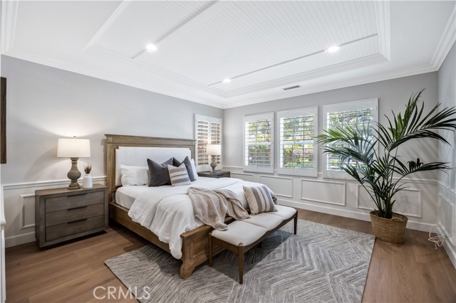 9 Whitford, Irvine CA: https://media.crmls.org/medias/84326186-6440-4a30-a8f6-c486f9b010f0.jpg
