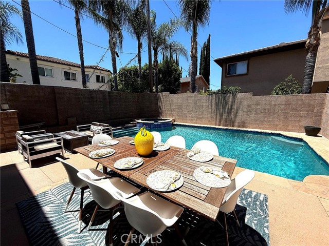 18330 Hanan Court, Tarzana CA: https://media.crmls.org/medias/84328a8f-4162-4318-8875-caa0b9e23e20.jpg
