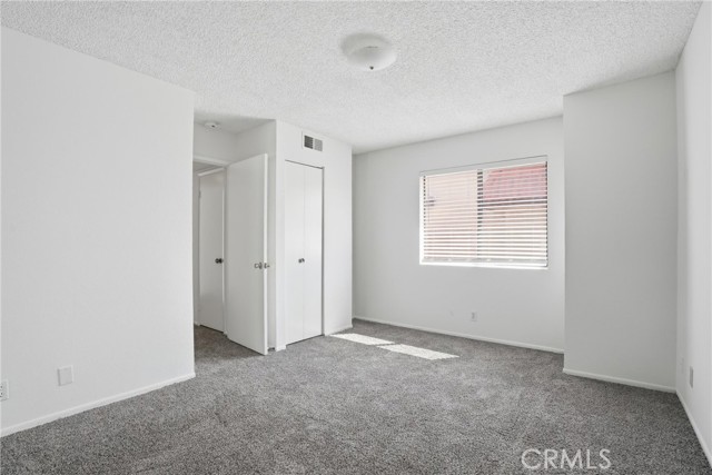 Detail Gallery Image 11 of 21 For 27657 Ironstone Dr #1,  Canyon Country,  CA 91387 - 3 Beds | 3 Baths