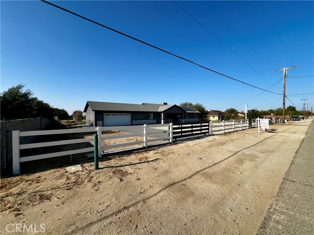 10165 E Avenue S10, Littlerock CA: https://media.crmls.org/medias/8433c5f7-e329-47c3-bd34-48f0b942b23a.jpg