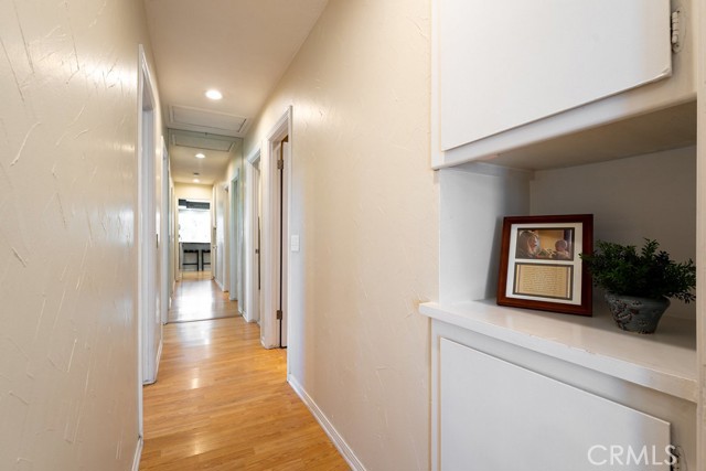 Image 23 of 44 For 18011 Shoreview