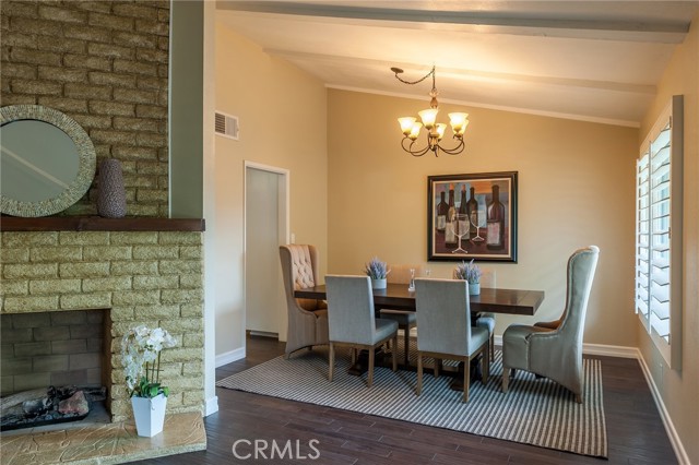 Detail Gallery Image 9 of 27 For 5271 Gould Ave, La Canada Flintridge,  CA 91011 - 3 Beds | 3 Baths