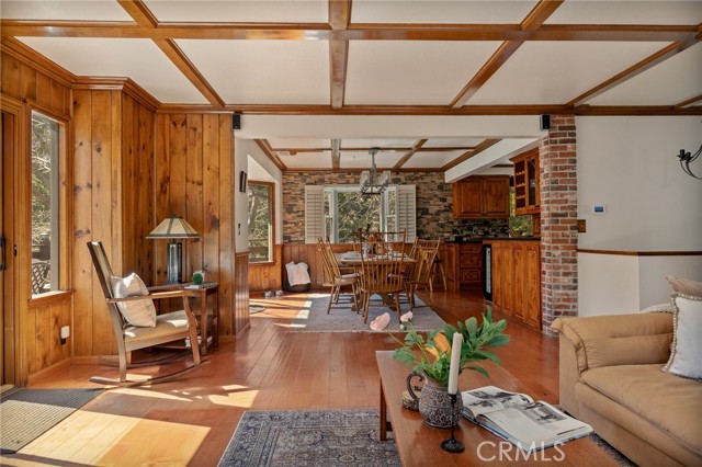 Detail Gallery Image 10 of 45 For 915 Trinity, Lake Arrowhead,  CA 92352 - 5 Beds | 3/1 Baths