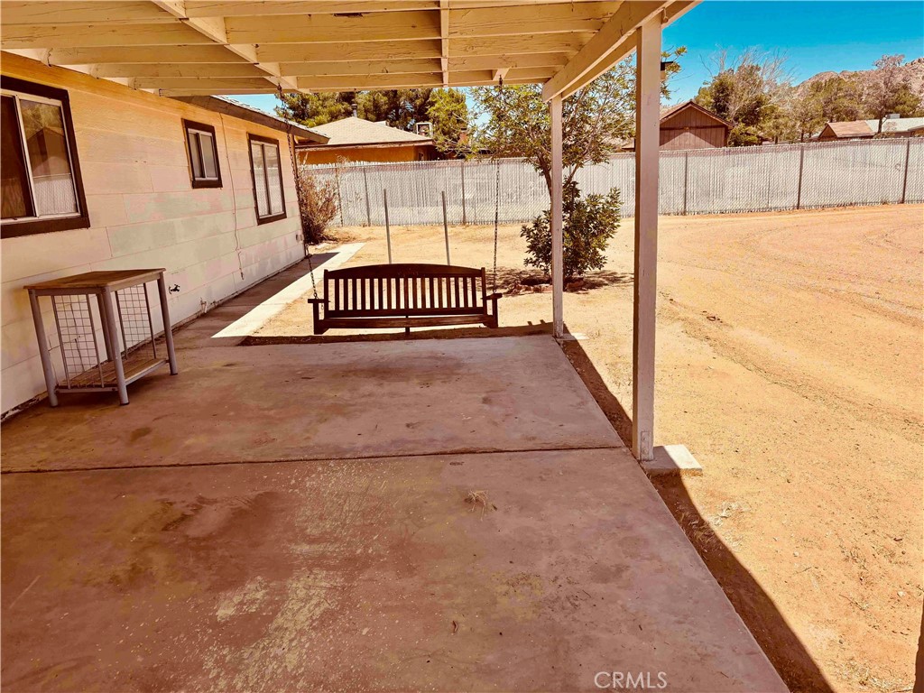 https://media.crmls.org/medias/8437555c-03b8-4783-b2ba-9688a3258122.jpg?preset=X-Large