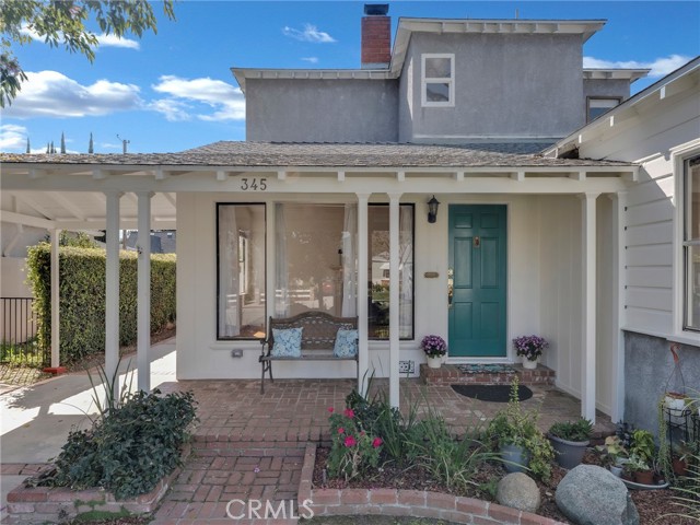 Detail Gallery Image 5 of 55 For 345 S Beachwood Dr, Burbank,  CA 91506 - 5 Beds | 3 Baths