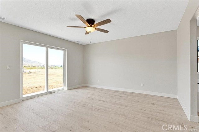 Detail Gallery Image 20 of 41 For 22562 Houston St, Apple Valley,  CA 92308 - 4 Beds | 2 Baths