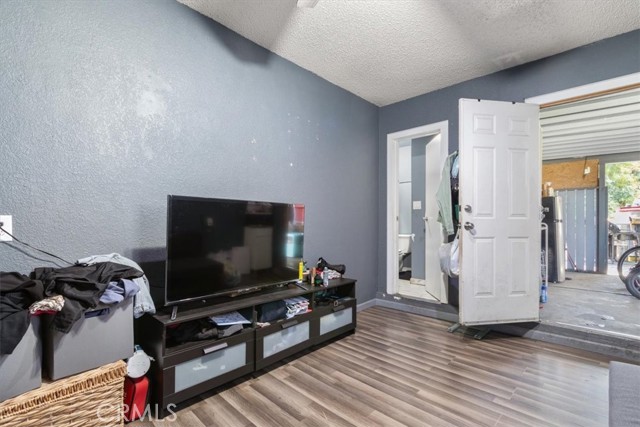 13273 Sunburst Street, Pacoima CA: https://media.crmls.org/medias/8438e4f6-3093-4b31-9a2d-629bcb4f7620.jpg