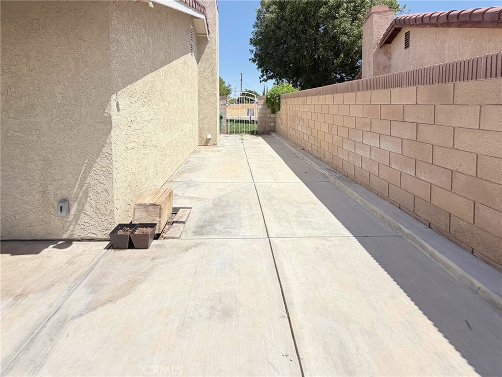 https://media.crmls.org/medias/84399b53-f6c9-4565-90da-844c16e6ff6d.jpg?preset=X-Large