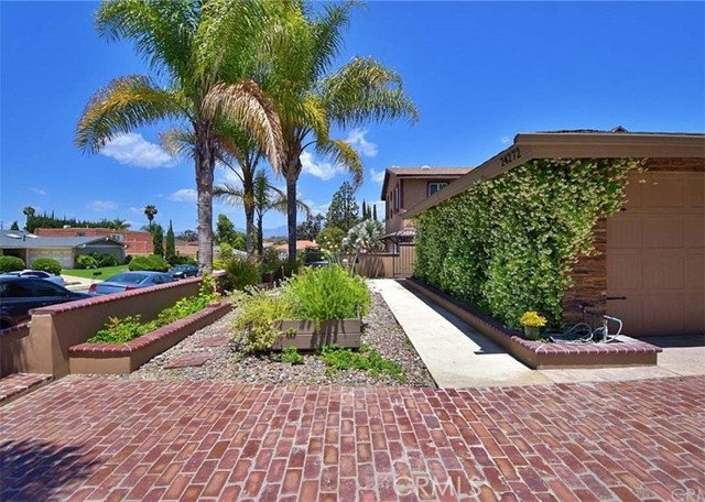 24272 Lysanda Drive, Mission Viejo CA: https://media.crmls.org/medias/8439b652-0115-497c-a71b-2b0545abbcac.jpg