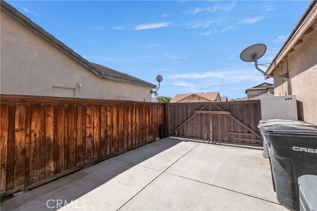 945 Newport Drive, San Jacinto CA: https://media.crmls.org/medias/843a08a9-7e5d-449e-95bb-f6cd64a7452a.jpg
