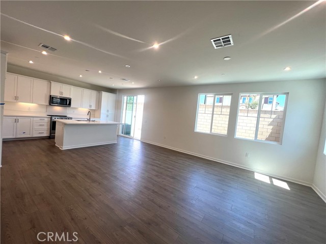 16036 Olivas Lane, Fontana CA: https://media.crmls.org/medias/843a75e2-a655-4d01-ab70-cd5655fcb0de.jpg