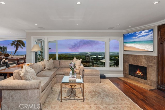 49 Cambria Drive, Corona del Mar CA: https://media.crmls.org/medias/843b4c2e-0e90-43ec-8874-bc1ba030b044.jpg