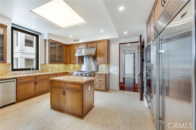 345 E Colorado Boulevard, Pasadena CA: https://media.crmls.org/medias/843b538c-623d-452a-aec6-8207738d7fd8.jpg