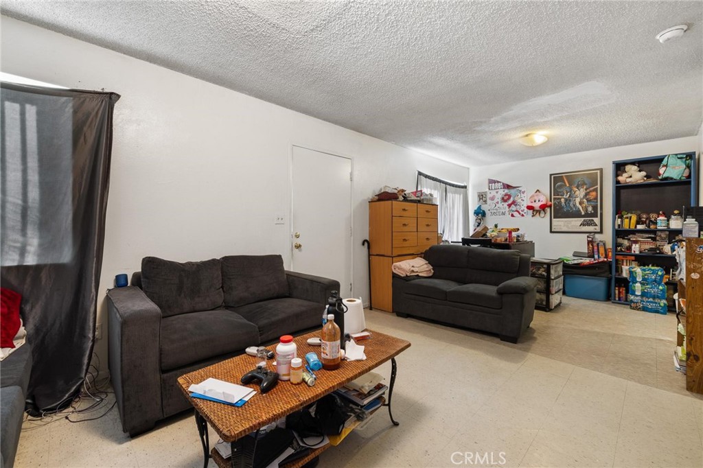 MLS #DW25110570 img 5