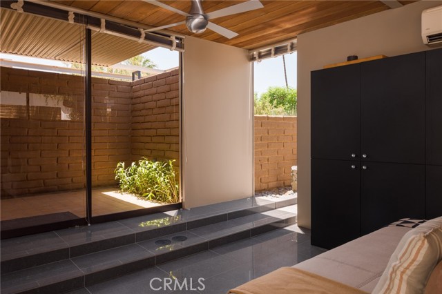 1950 E Desert Palms Drive, Palm Springs CA: https://media.crmls.org/medias/843dbac5-472b-489a-bdec-fe2598537a1b.jpg