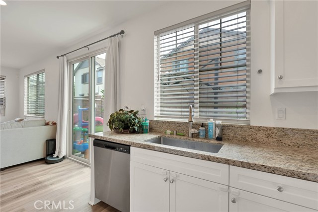 16718 Wyndham Lane, Fontana CA: https://media.crmls.org/medias/843f249d-57f2-4c08-8191-79964109c4d0.jpg