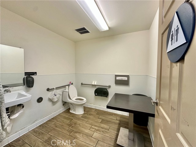 0, Ontario CA: https://media.crmls.org/medias/843f8ff8-55e1-4fd5-bf0d-db3ae6590417.jpg