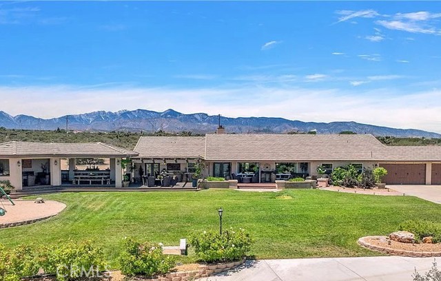 8686 Capelin Road, Phelan CA: https://media.crmls.org/medias/844015f5-9caf-4da6-b5f1-290f07e1b1da.jpg