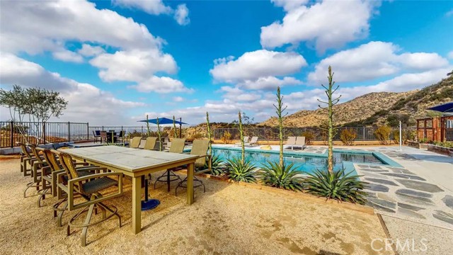 Detail Gallery Image 17 of 36 For 7300 Santa Susana Pass Rd, Simi Valley,  CA 93063 - 3 Beds | 2/1 Baths