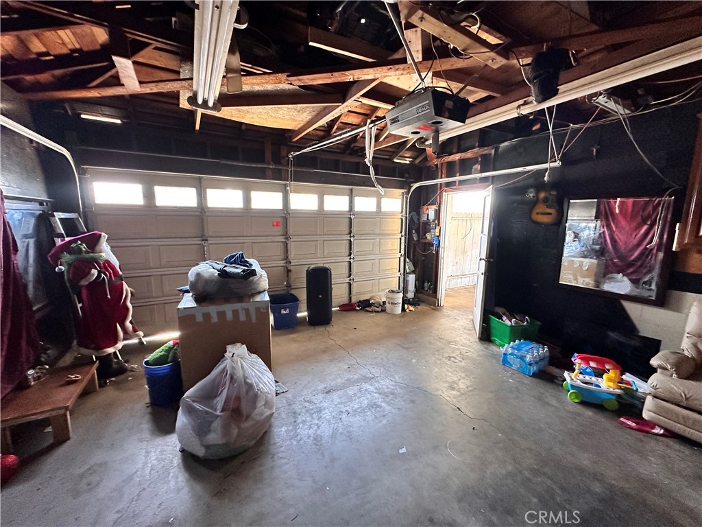 https://media.crmls.org/medias/84418e06-6efd-4e80-b213-35f8413cd856.jpg?preset=X-Large