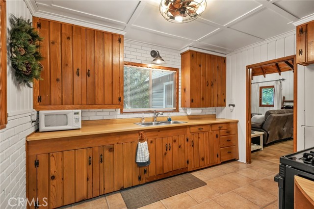 782 W Village, Crestline, CA 92325