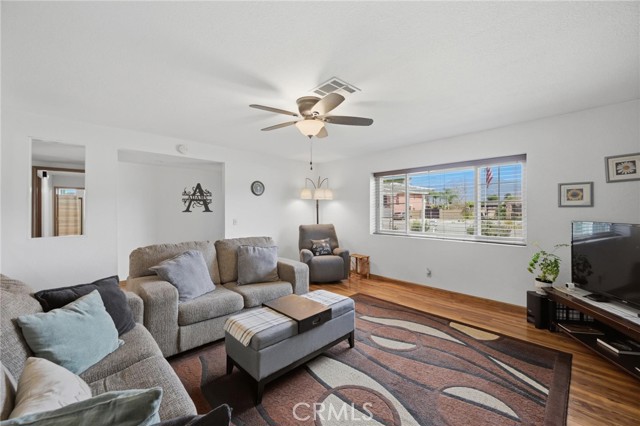 Detail Gallery Image 9 of 31 For 217 N Hemet, Hemet,  CA 92544 - 3 Beds | 2 Baths