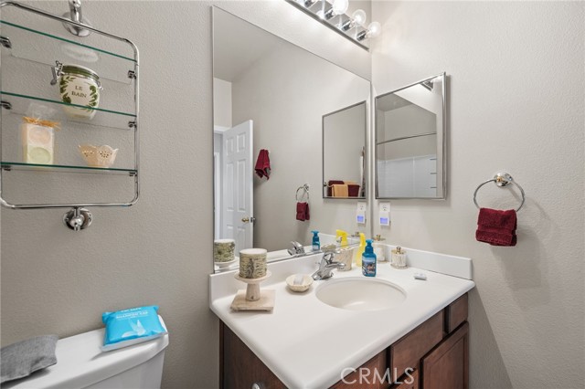 5614 Regent Hill W Terrace, Palmdale CA: https://media.crmls.org/medias/84426e32-0f91-4709-9ccc-c328afb38c5d.jpg