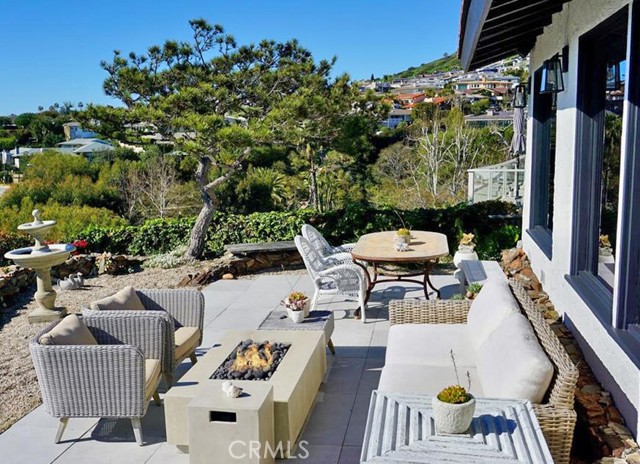 Detail Gallery Image 8 of 31 For 239 Emerald Bay, Laguna Beach,  CA 92651 - 3 Beds | 3 Baths