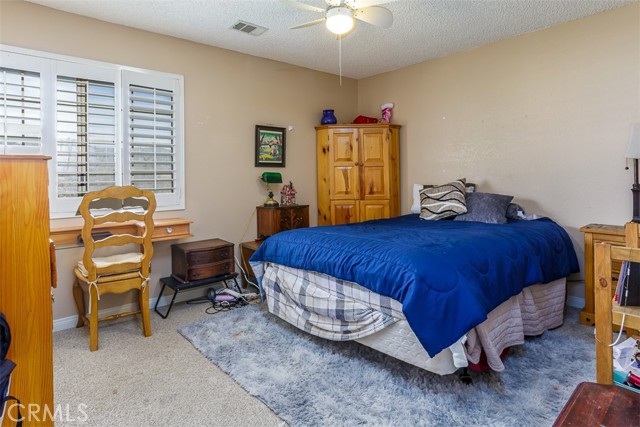 Detail Gallery Image 13 of 26 For 18571 Glenview Ct, Tehachapi,  CA 93561 - 3 Beds | 3/1 Baths