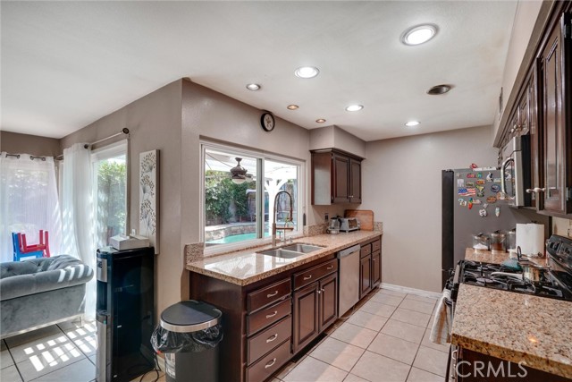 Detail Gallery Image 15 of 26 For 25561 Novela Way, Valencia,  CA 91355 - 4 Beds | 2 Baths