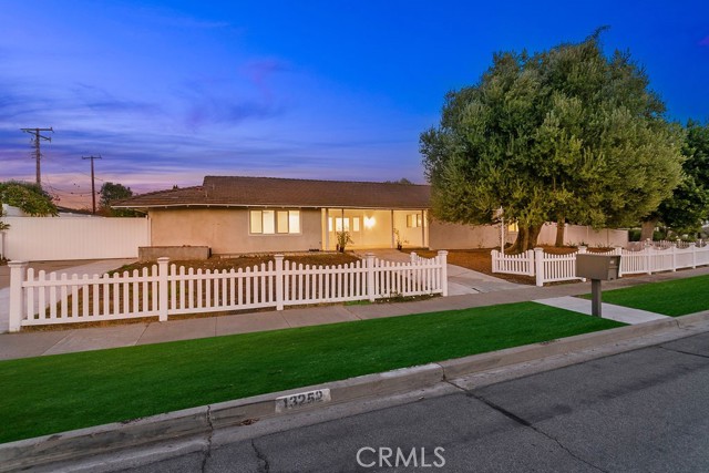 Detail Gallery Image 5 of 22 For 13252 Bow Pl, North Tustin,  CA 92705 - 4 Beds | 2/1 Baths