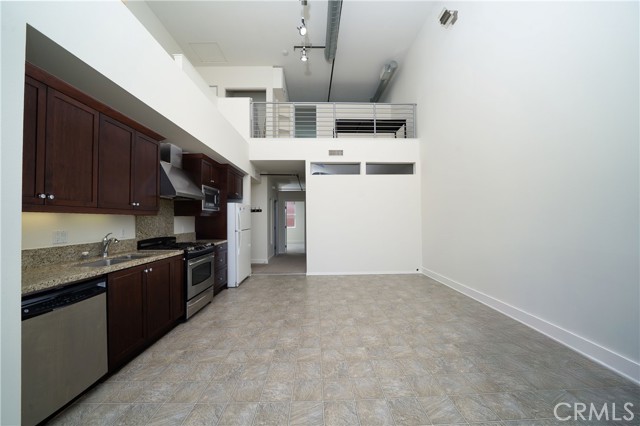 937 E Santa Ana Boulevard, Santa Ana CA: https://media.crmls.org/medias/84445e46-d365-4176-997e-4f7d0056ecf1.jpg