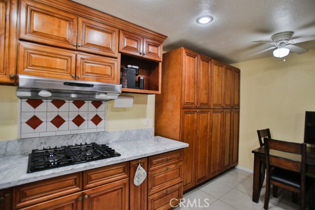 Detail Gallery Image 4 of 27 For 11057 Dudley Way, Stanton,  CA 90680 - 3 Beds | 2 Baths