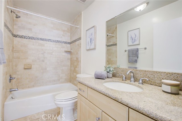 Detail Gallery Image 17 of 36 For 1304 Berkeley St #3,  Santa Monica,  CA 90404 - 4 Beds | 2 Baths