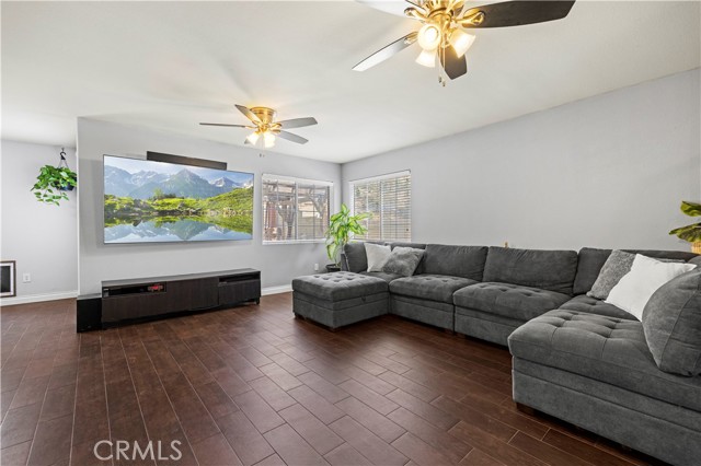 30045 Marvin Avenue, Castaic CA: https://media.crmls.org/medias/8446c922-6527-40e9-96b6-603da45713fb.jpg