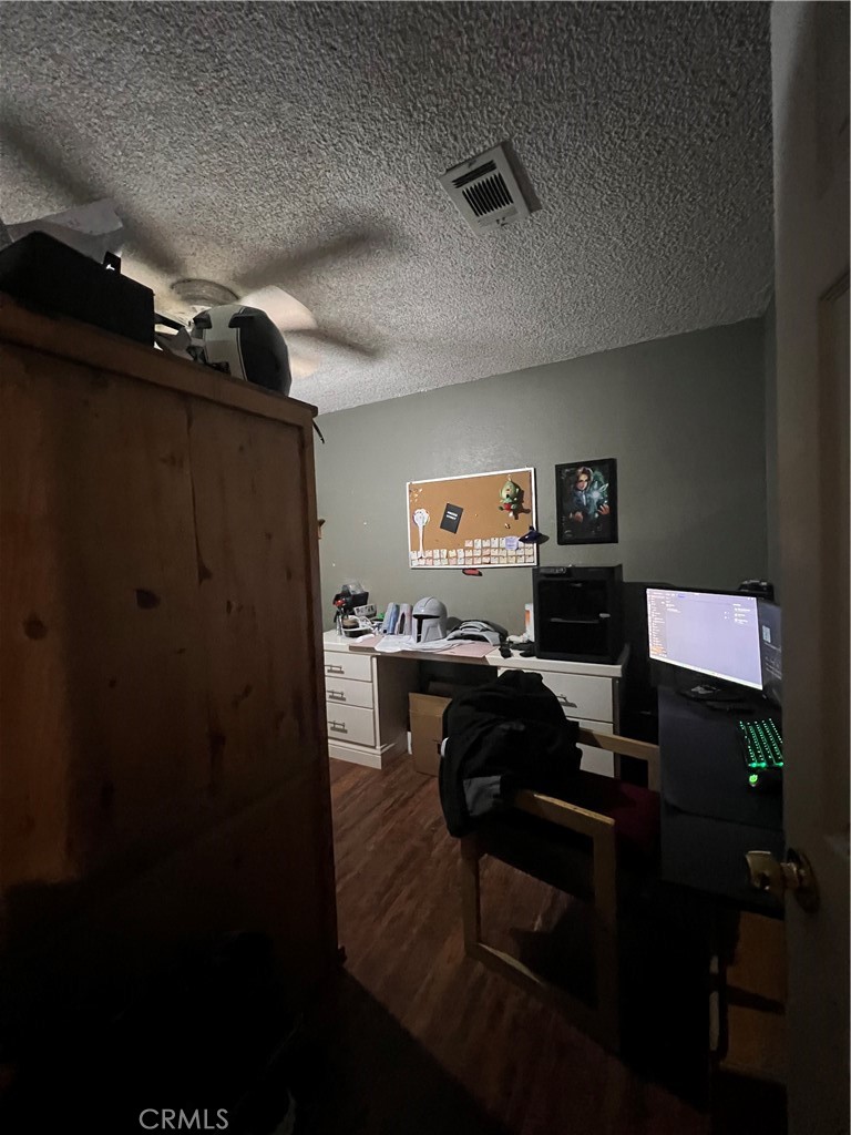 https://media.crmls.org/medias/8446e521-f4ae-4ccd-9128-e563de30d35b.jpg?preset=X-Large
