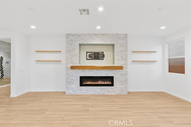 Detail Gallery Image 6 of 41 For 29120 Tanoak, Lake Elsinore,  CA 92530 - 4 Beds | 2/1 Baths