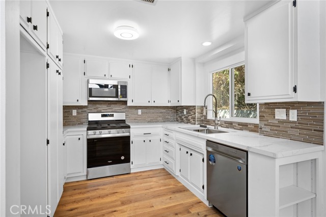 Detail Gallery Image 8 of 21 For 3433 Montrose #B,  La Crescenta,  CA 91214 - 2 Beds | 1 Baths