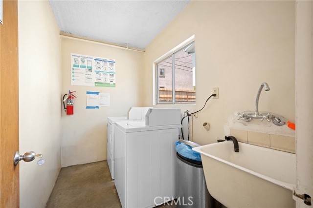 351 Salem Street, Glendale CA: https://media.crmls.org/medias/844baec3-d333-42b1-89fb-ec4a9f1ec82d.jpg